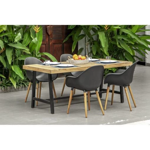 Lot 4 Chaises De Jardin KIRA En Plastique Et Pieds Bois Coloris Noir -Canapé Rêve Promos Magasin kira4nr lot 4 chaises noir