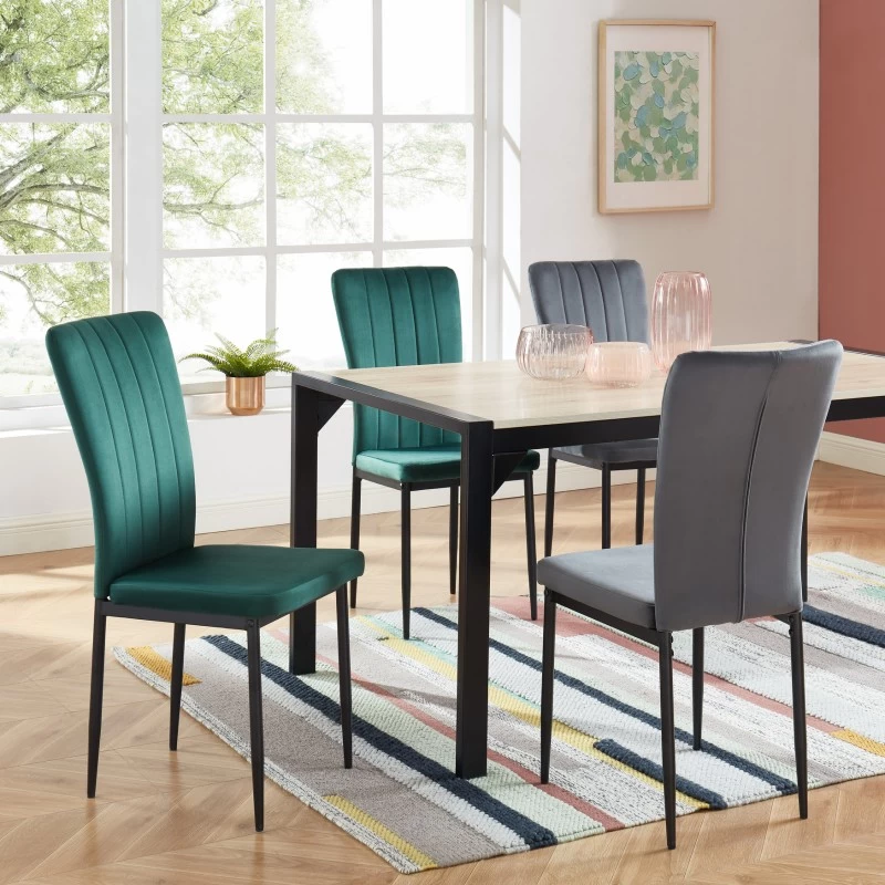 Lot De 4 Chaises POPPY Velours Vert Pieds En Métal Noir 1 Lot De 4 Chaises POPPY Velours Vert Pieds En Métal Noir