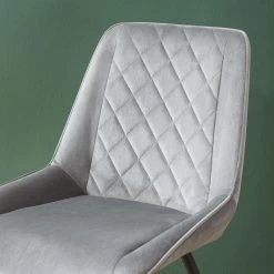 Lot De 2 Chaises ROMY Velours Gris Clair Pieds En Métal Noir -Canapé Rêve Promos Magasin romy02gr lot de 2 chaises 1