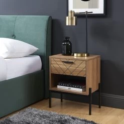 Table De Chevet GEOMA Effet Chêne Foncé Et Motifs 1 Tiroir -Canapé Rêve Promos Magasin table de chevet geoma effet chene fonce et motifs 1 tiroir 1